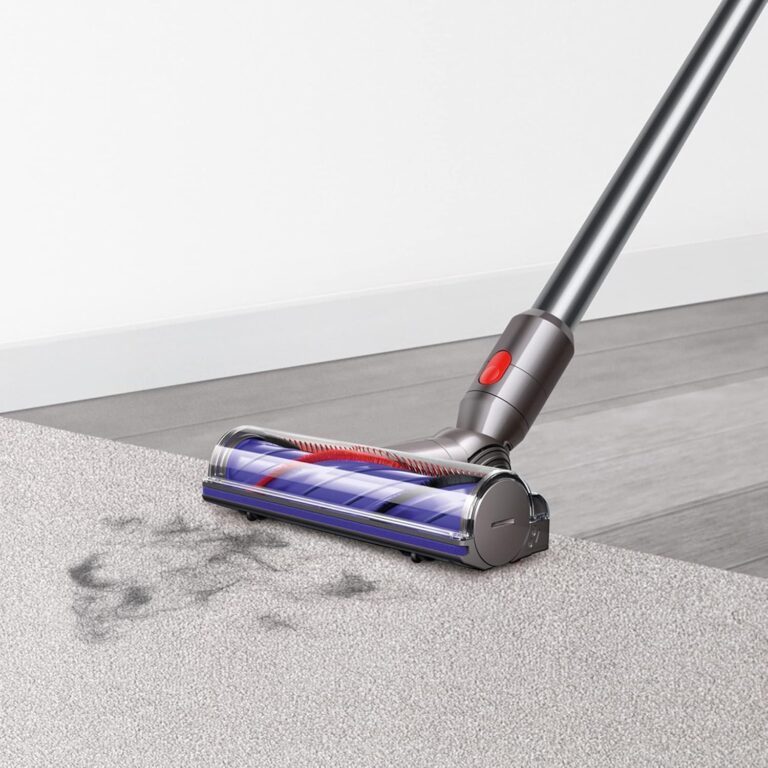 Dyson V8 Extra vacuum cleaning pet hair